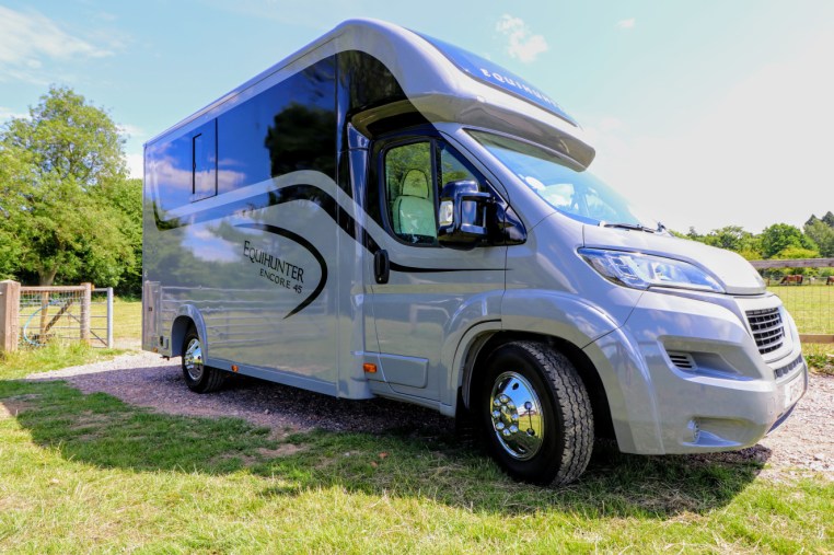 2020-equihunter-encore-45-in-audi-nardo-grey