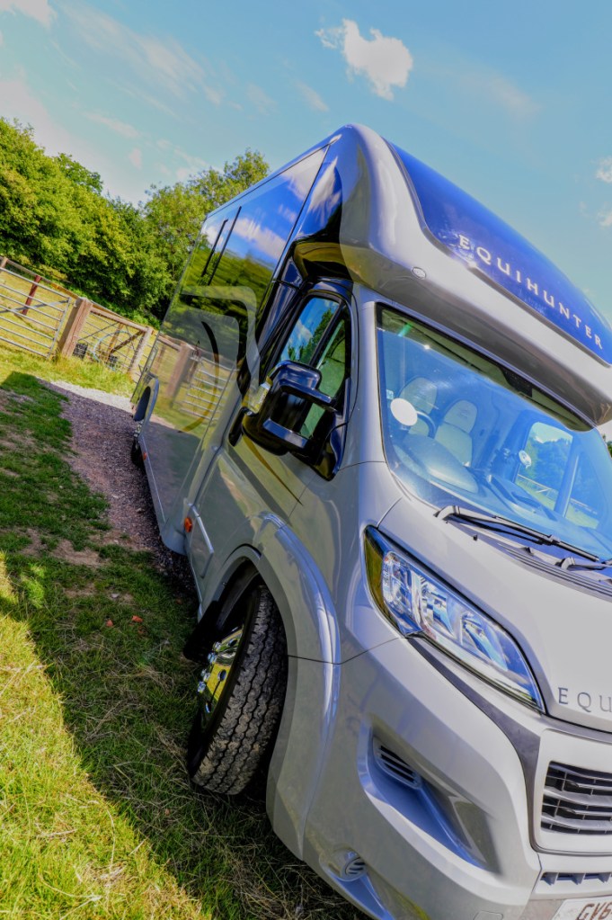 2020-equihunter-encore-45-in-audi-nardo-grey