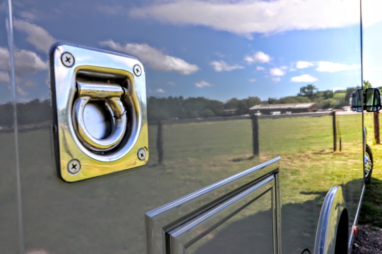 2020-equihunter-encore-45-in-audi-nardo-grey