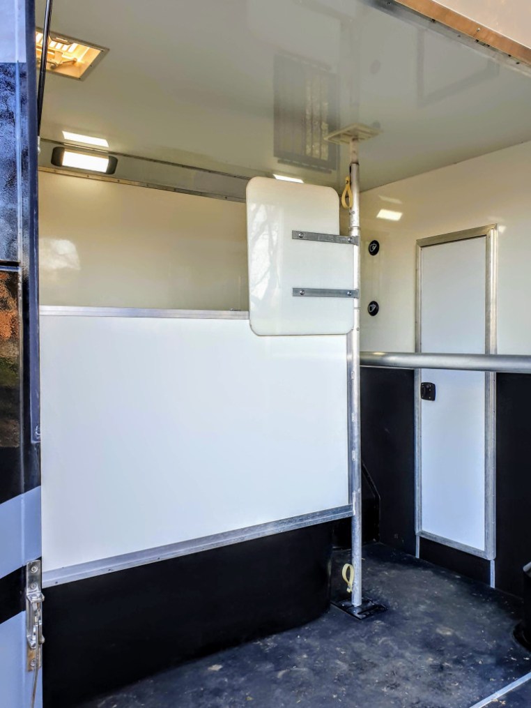 2020-equihunter-encore-45-in-audi-nardo-grey