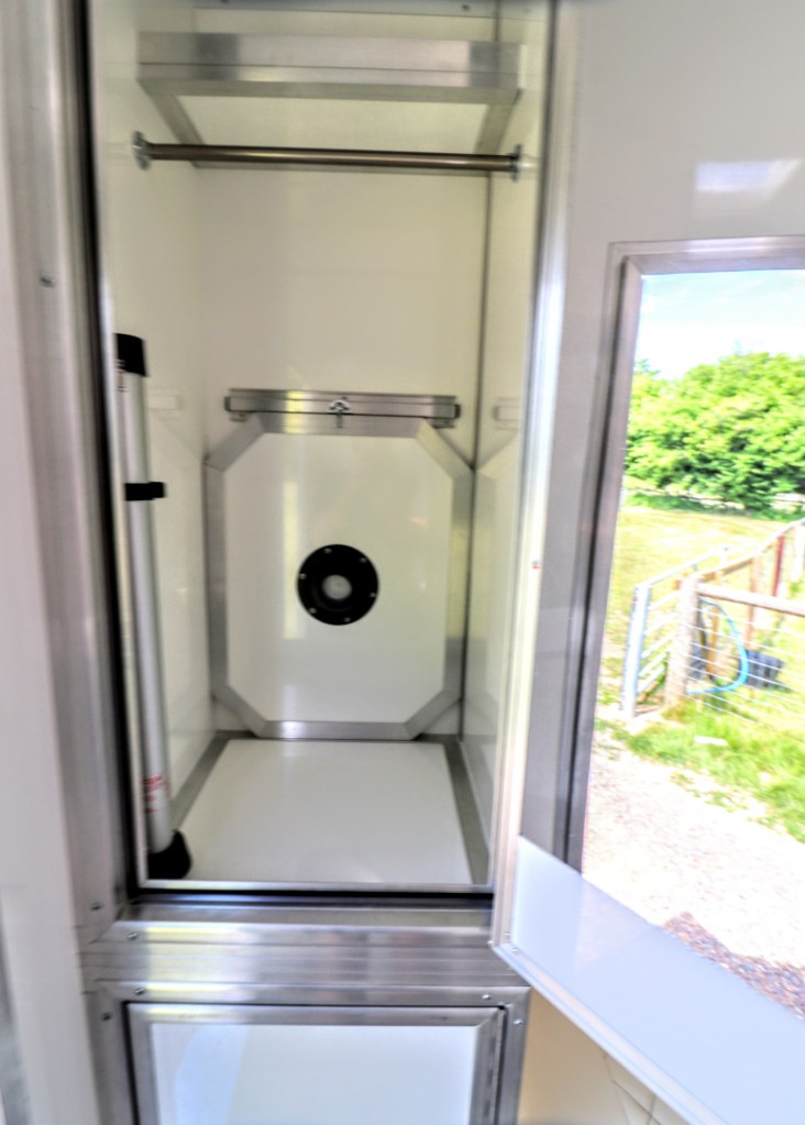 2020-equihunter-encore-45-in-audi-nardo-grey