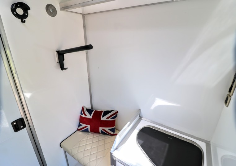 2020-equihunter-encore-45-in-audi-nardo-grey