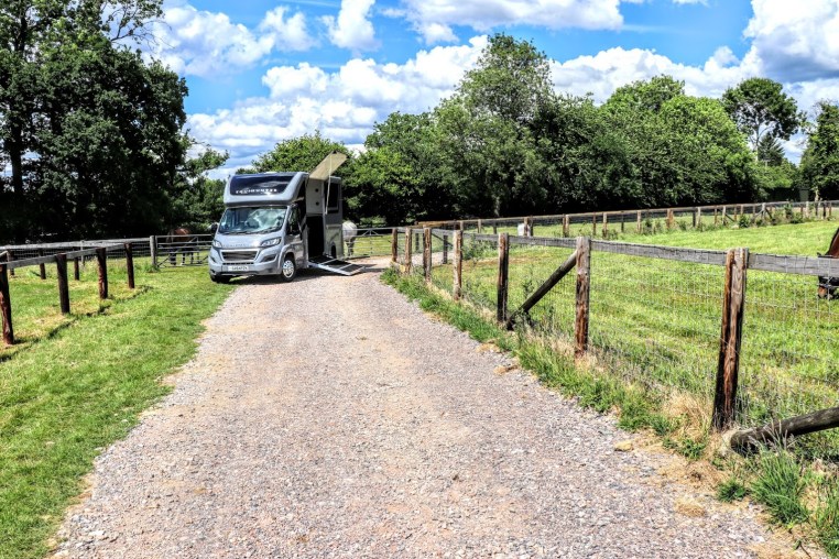 2020-equihunter-encore-45-in-audi-nardo-grey