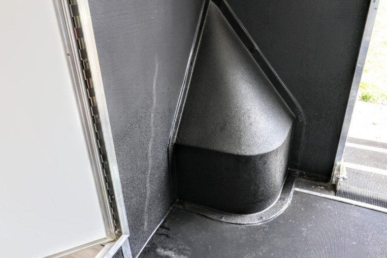 2020-equihunter-encore-45-in-audi-nardo-grey