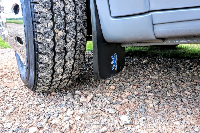 2020-equihunter-encore-45-in-audi-nardo-grey