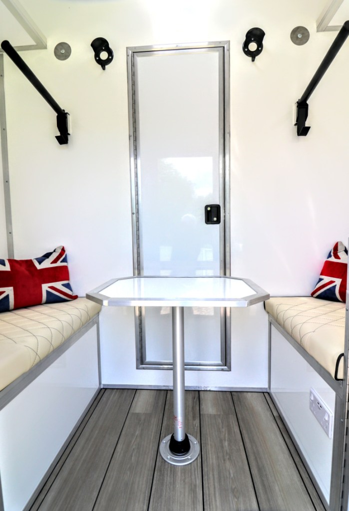 2020-equihunter-encore-45-in-audi-nardo-grey