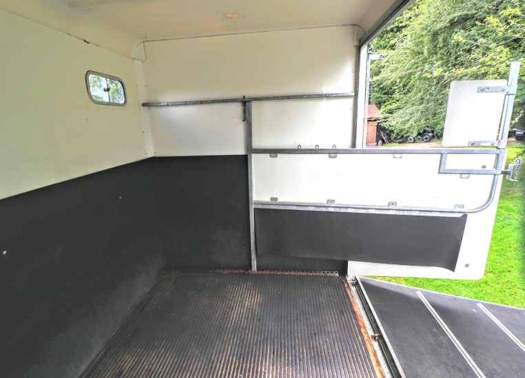 Equi-Trek Space Treka For Sale horse area with open partition