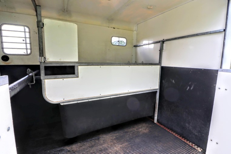 Equi-Trek Space Treka For Sale partition