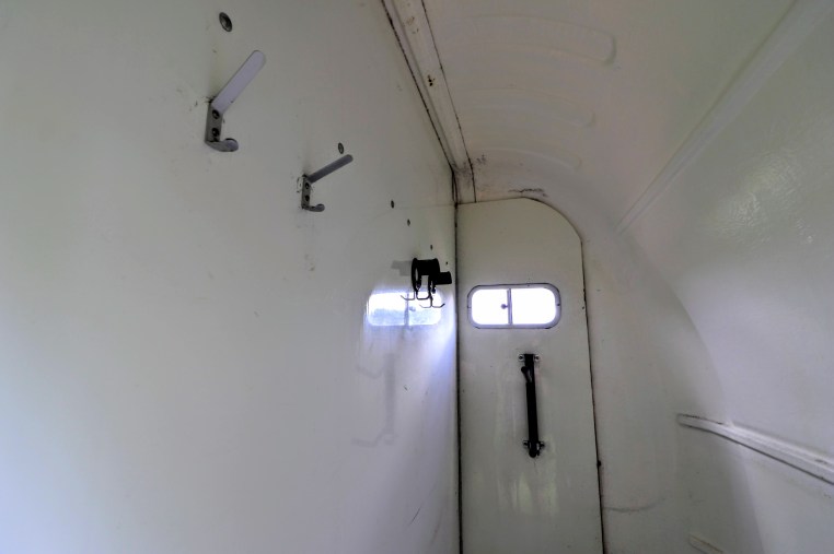 Equi-Trek Space Treka For Sale grooms area