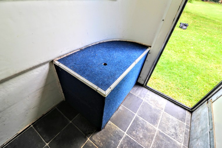 Equi-Trek Space Treka For Sale grooms area seating