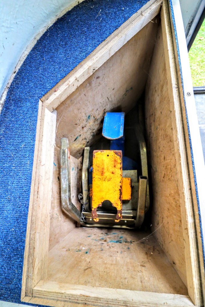 Equi-Trek Space Treka For Sale grooms area wheel lock