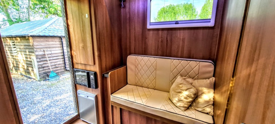 The Equihunter 45 4.5 Tonne Two Stall Horsebox With Luxury Living