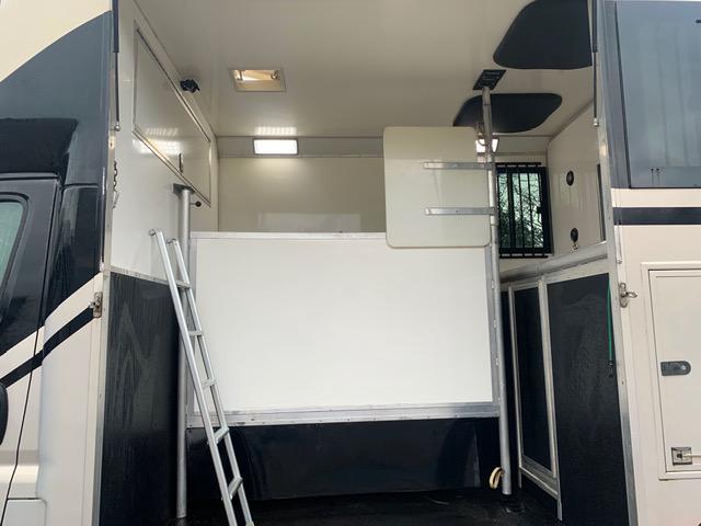 USED EQUIHUNTER ENCORE 45 4.5T TWO STALL HORSEBOX WITH LUXURY LIVING FOR SALE