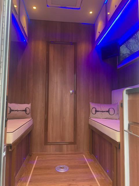 USED EQUIHUNTER ENCORE 45 4.5T TWO STALL HORSEBOX WITH LUXURY LIVING FOR SALE