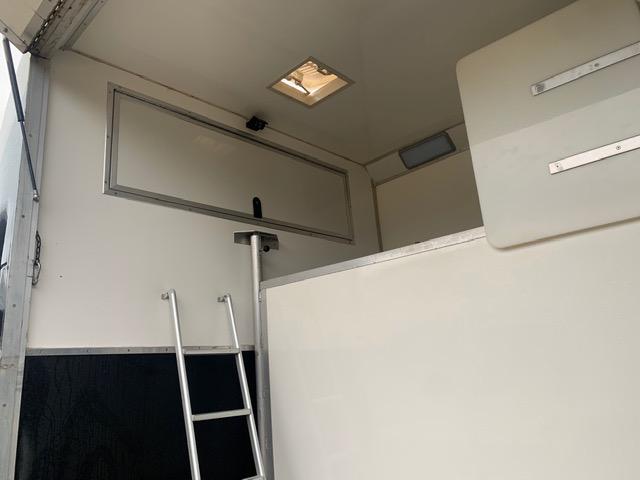 USED EQUIHUNTER ENCORE 45 4.5T TWO STALL HORSEBOX WITH LUXURY LIVING FOR SALE