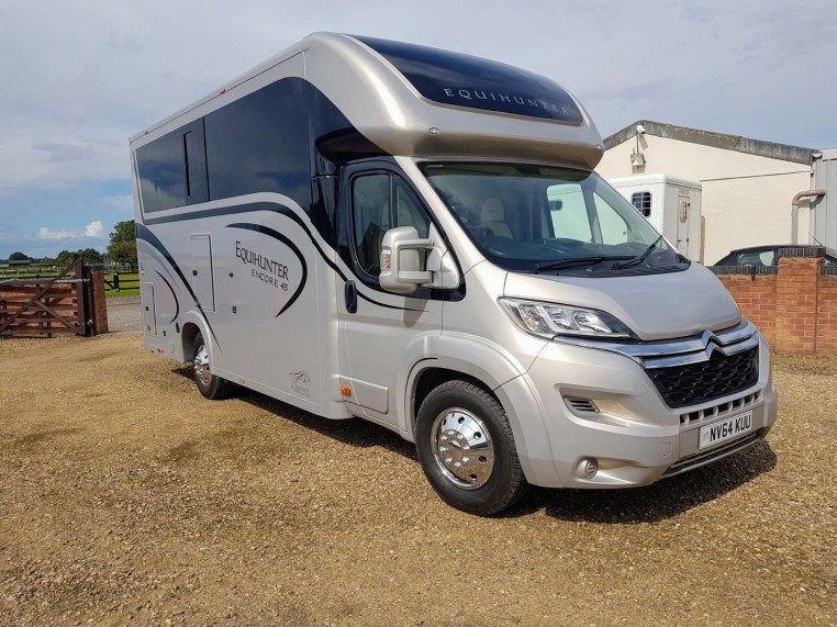 USED EQUIHUNTER ENCORE 45 4.5T TWO STALL HORSEBOX WITH LUXURY LIVING FOR SALE