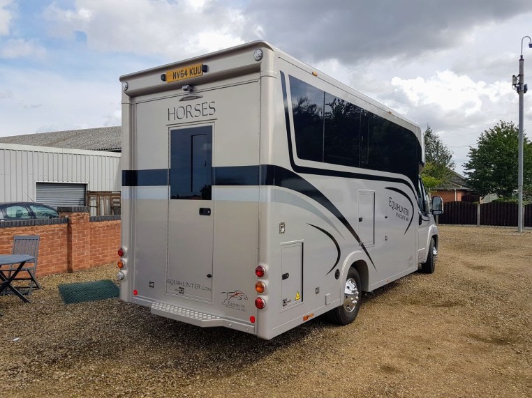 USED EQUIHUNTER ENCORE 45 4.5T TWO STALL HORSEBOX WITH LUXURY LIVING FOR SALE